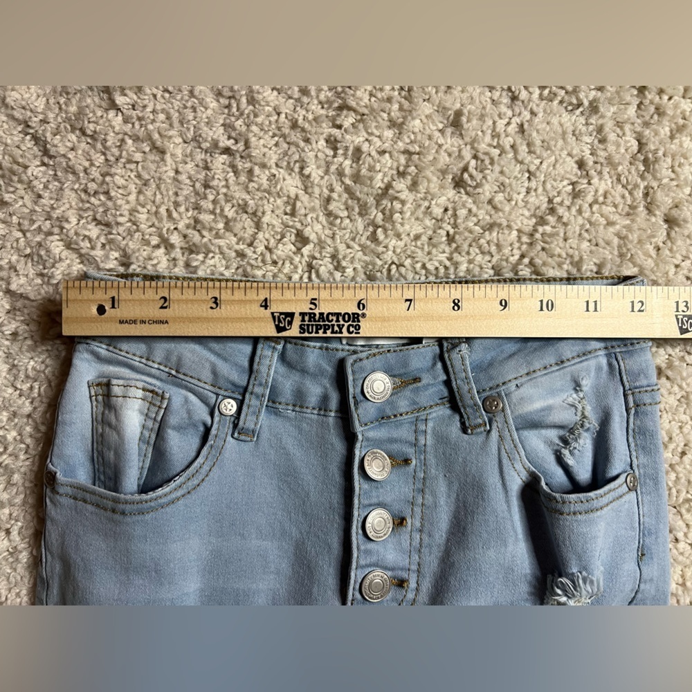 Juniors size 5 Celebrity Ace Distressed Flare Jeans - Picture 6 of 8
